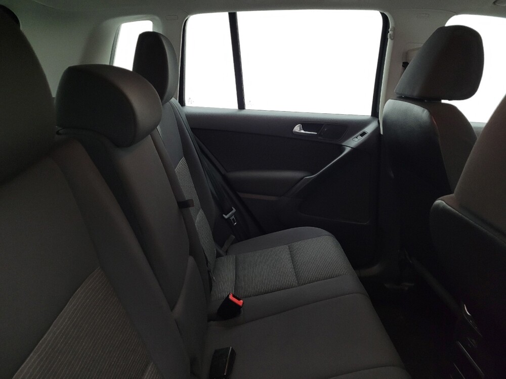 2018 Volkswagen Tiguan in Maple Heights, OH 44137 - 18110530 19