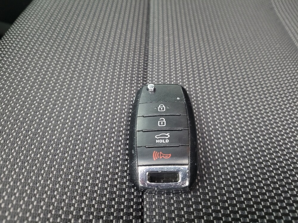 2017 Kia Forte in Eastpointe, MI 48021 - 18110579 32