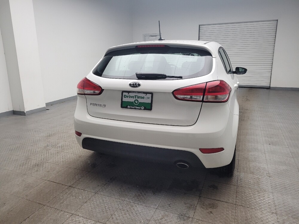 2017 Kia Forte in Eastpointe, MI 48021 - 18110579 7