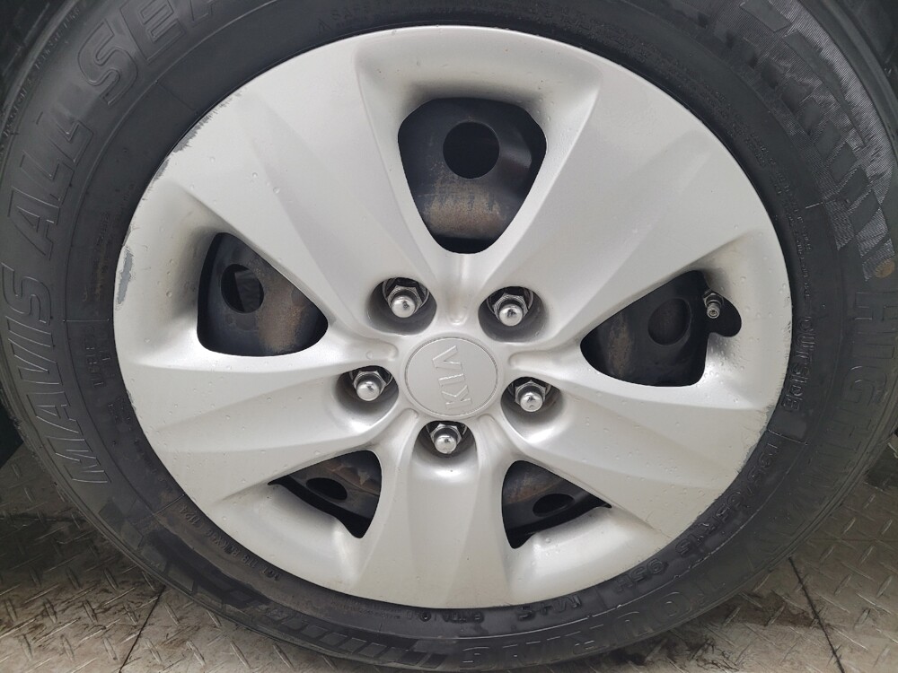 2017 Kia Forte in Eastpointe, MI 48021 - 18110579 31