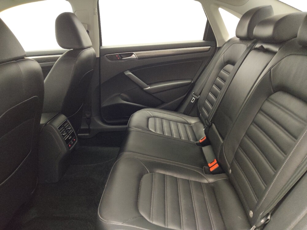 2016 Volkswagen Passat in Lewisville, TX 75067 - 18110599 18