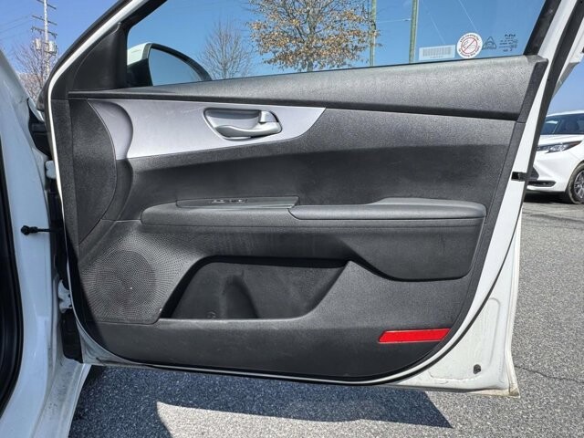 2024 Kia Forte in Winchester, VA 22602 - 18110653 8