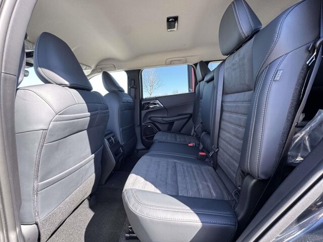 2026 Mitsubishi Outlander in Winchester, VA 22602 - 18110657 13