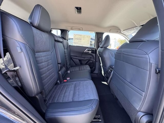 2026 Mitsubishi Outlander in Winchester, VA 22602 - 18110657 11