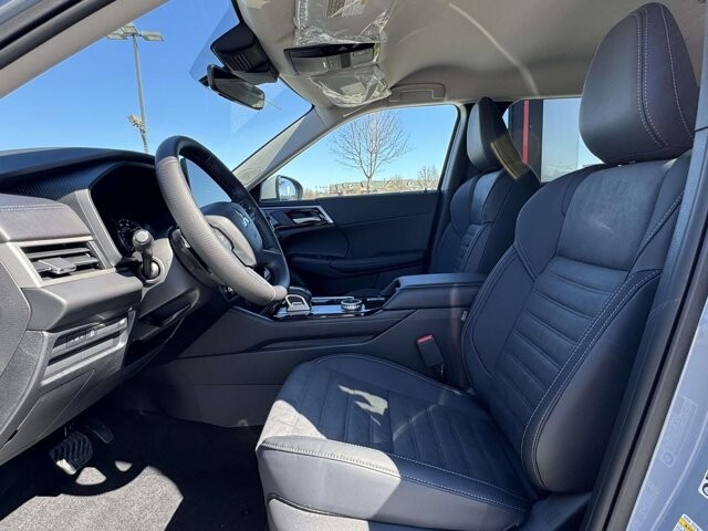 2026 Mitsubishi Outlander in Winchester, VA 22602 - 18110659 14