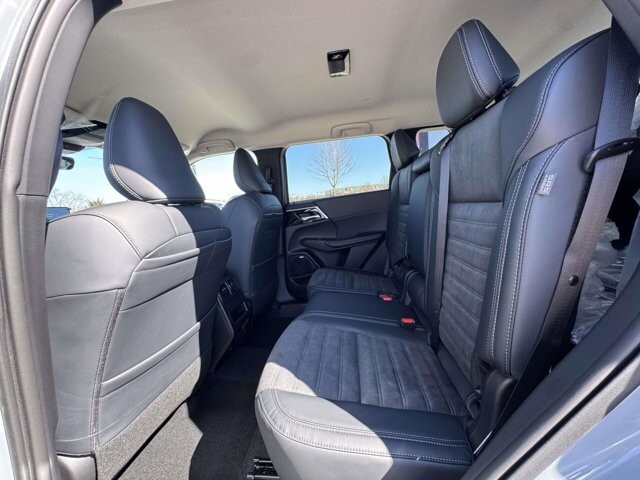 2026 Mitsubishi Outlander in Winchester, VA 22602 - 18110659 13