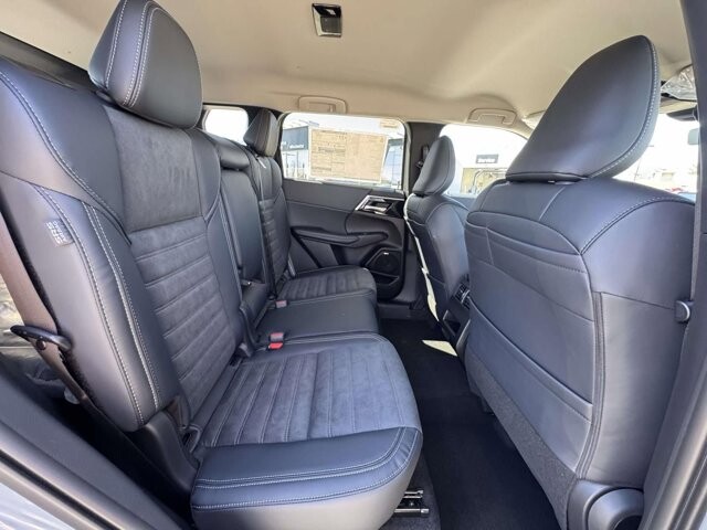 2026 Mitsubishi Outlander in Winchester, VA 22602 - 18110659 11