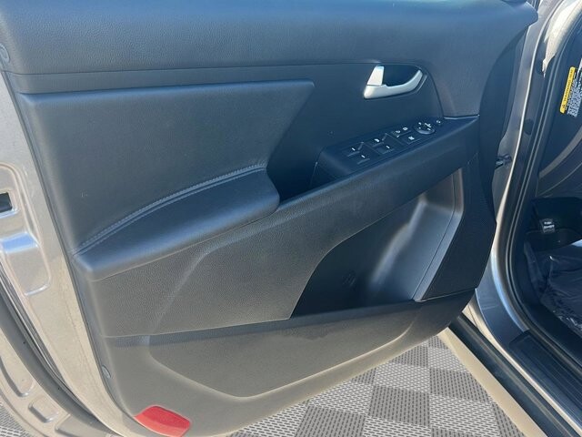 2016 Kia Sportage in Mesa, AZ 85212 - 18110680 9