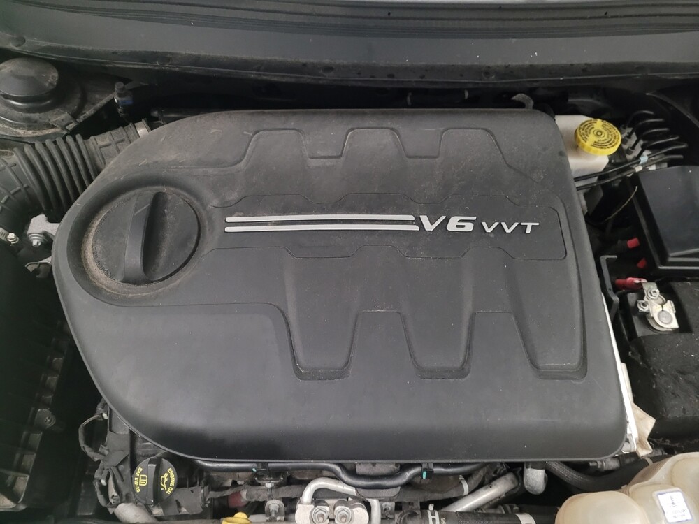 2019 Jeep Cherokee in Downey, CA 90241 - 18110683 30