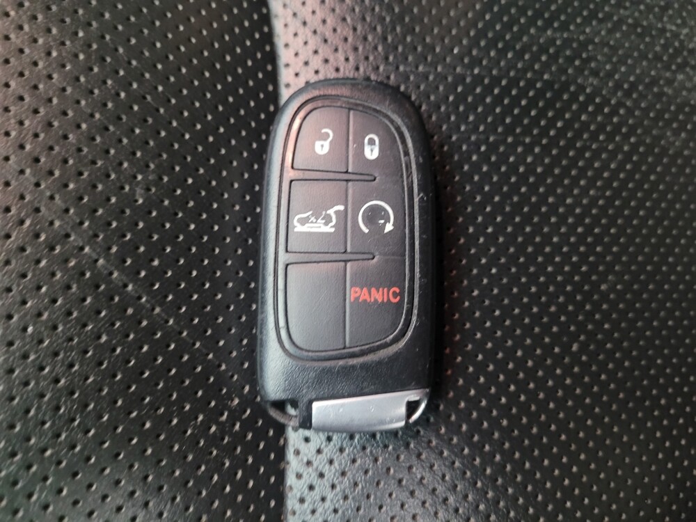 2019 Jeep Cherokee in Downey, CA 90241 - 18110683 32