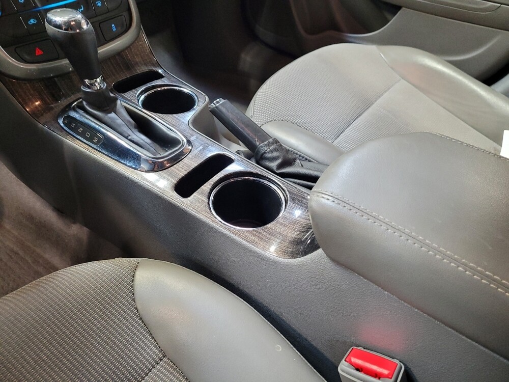 2016 Chevrolet Malibu in Riverside, CA 92504 - 18110685 26