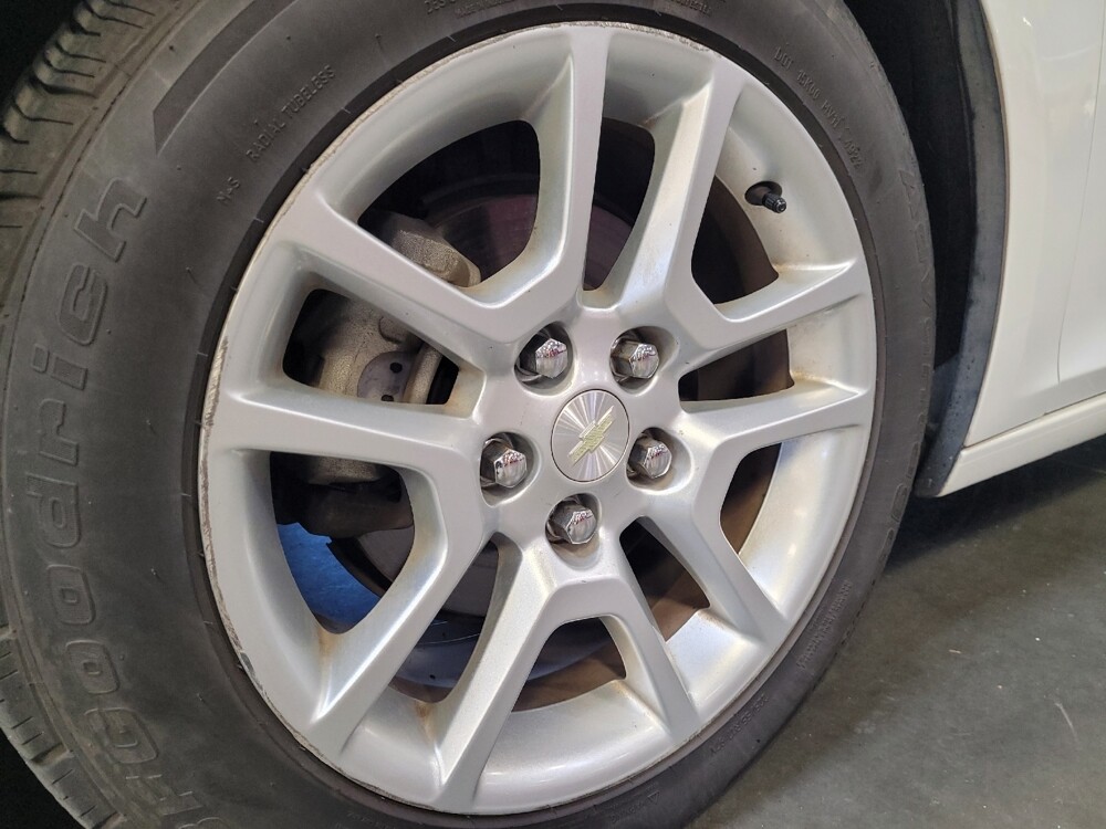 2016 Chevrolet Malibu in Riverside, CA 92504 - 18110685 31