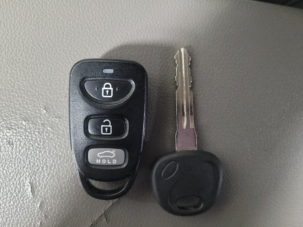 2017 Hyundai Elantra in Macon, GA 31210 - 18110694 32