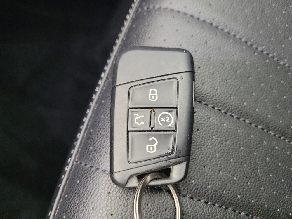 2022 Volkswagen Tiguan in Cincinnati, OH 45255 - 18110737 32