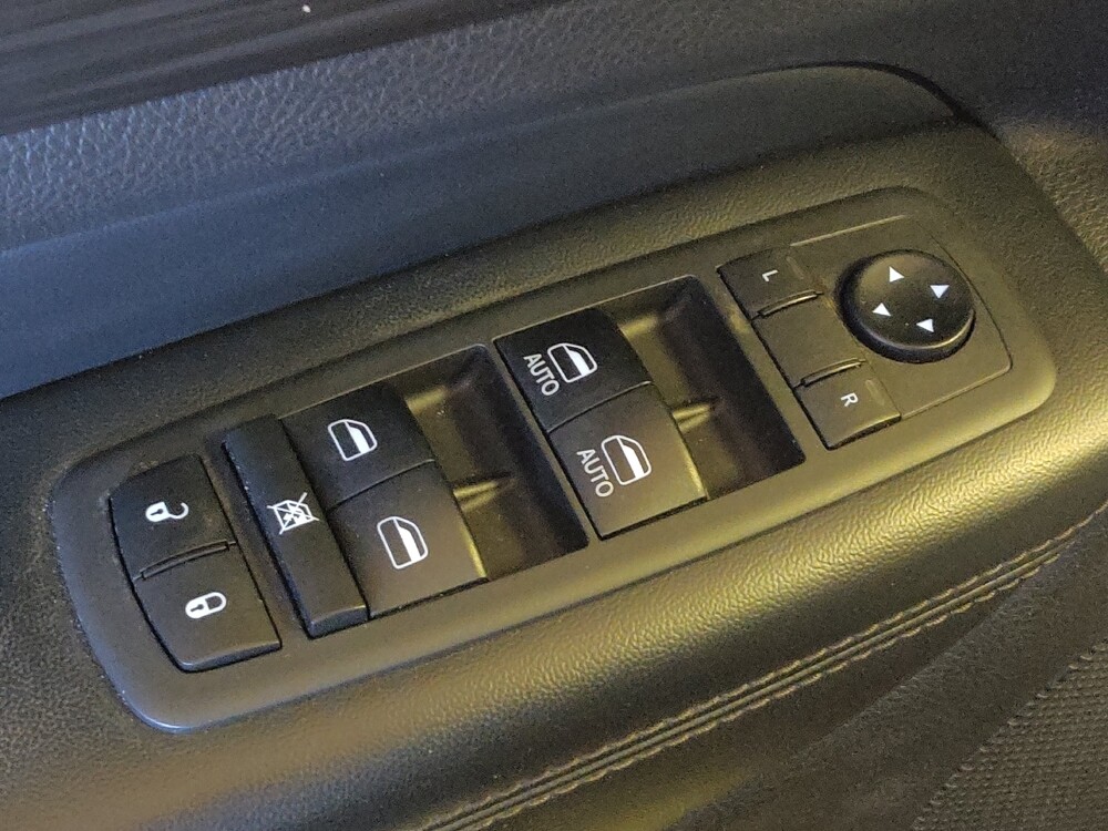 2019 Jeep Grand Cherokee in Tampa, FL 33612 - 18110779 27