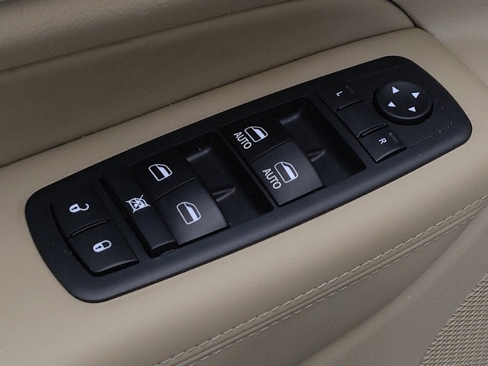 2017 Jeep Grand Cherokee in Tampa, FL 33612 - 18110784 27