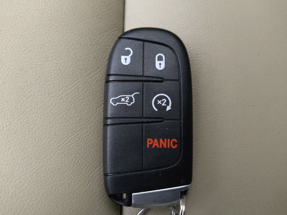 2017 Jeep Grand Cherokee in Tampa, FL 33612 - 18110784 32