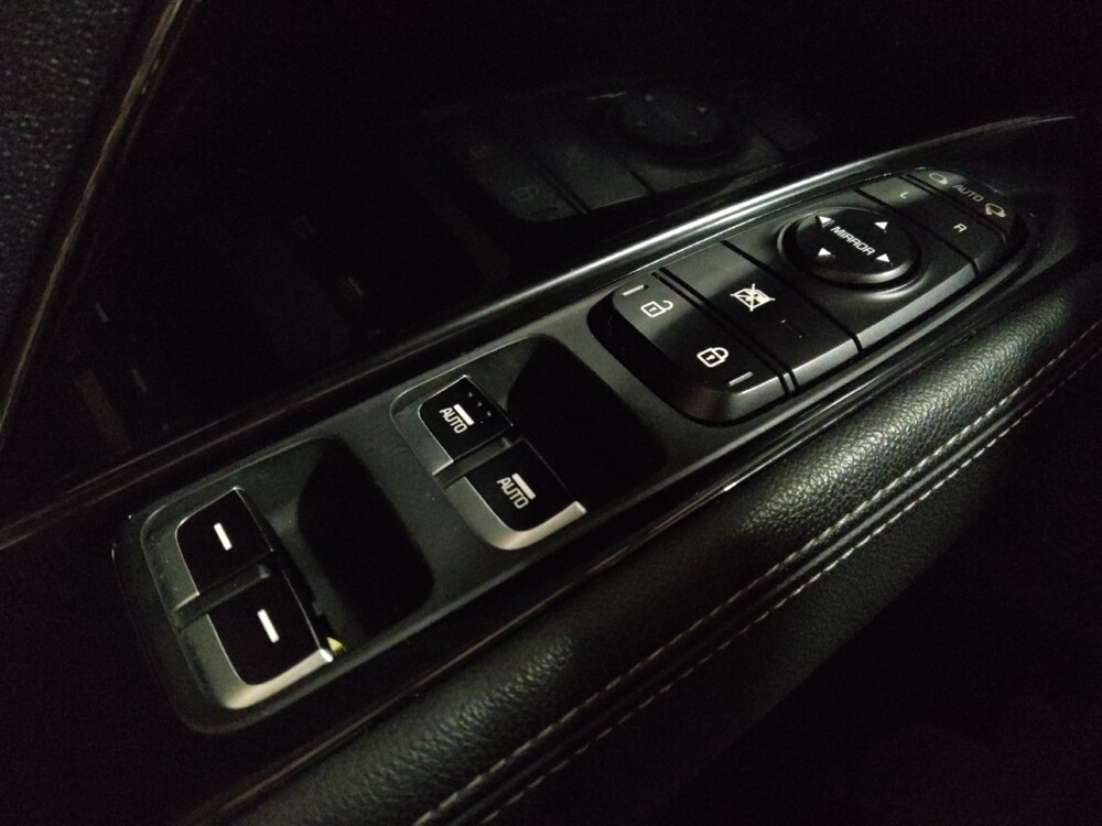 2017 Kia Niro in Raleigh, NC 27604 - 18110809 27