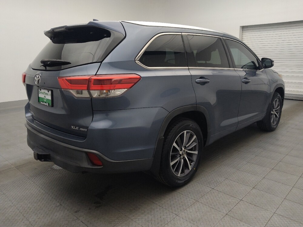 2018 Toyota Highlander in Gainesville, FL 32609 - 18110813 9