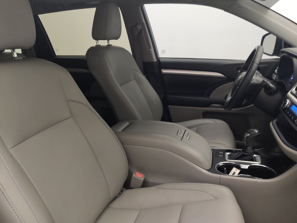 2018 Toyota Highlander in Gainesville, FL 32609 - 18110813 21