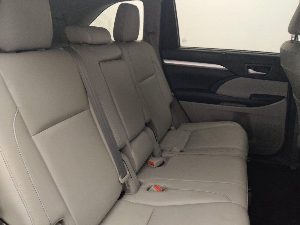 2018 Toyota Highlander in Gainesville, FL 32609 - 18110813 19