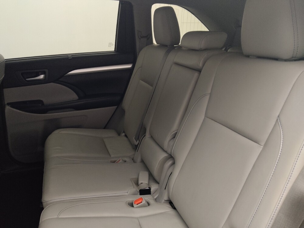 2018 Toyota Highlander in Gainesville, FL 32609 - 18110813 18