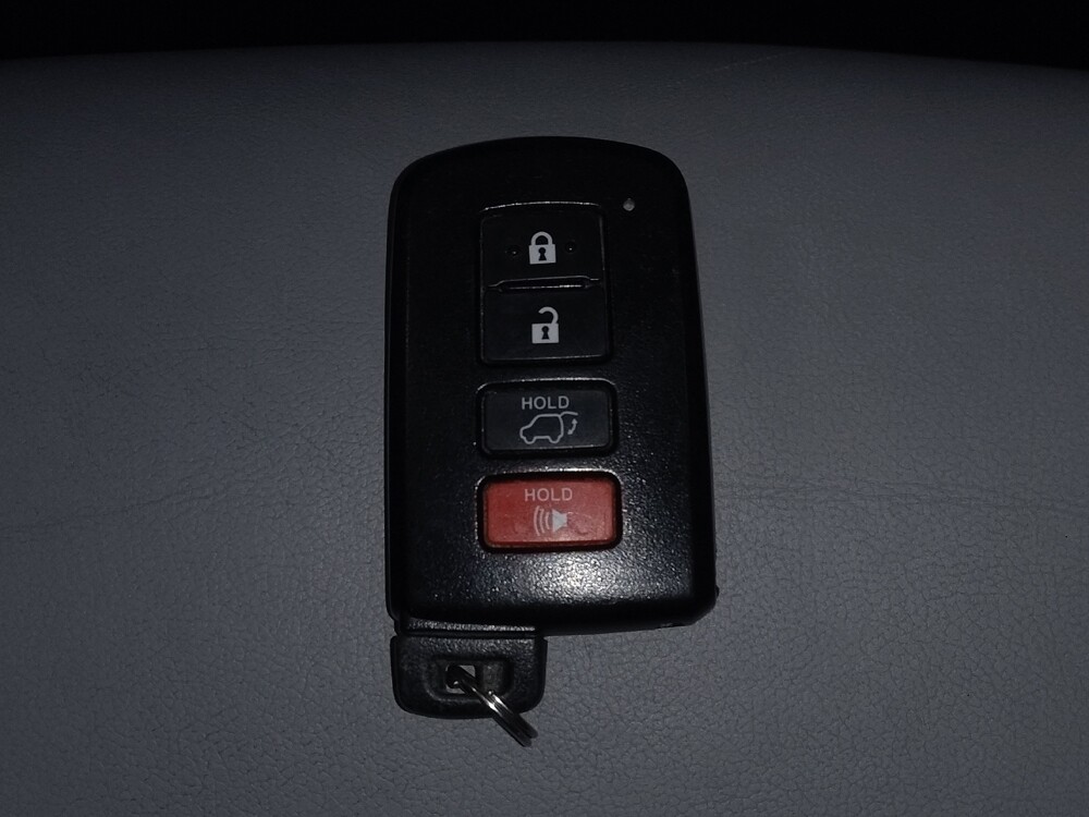 2018 Toyota Highlander in Gainesville, FL 32609 - 18110813 32