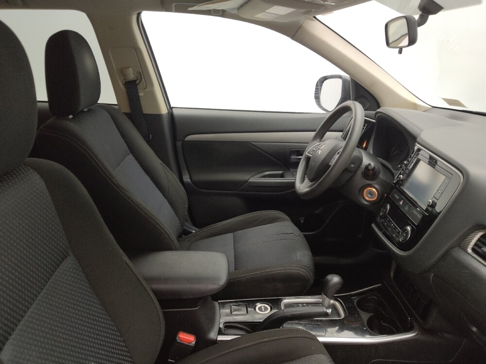 2018 Mitsubishi Outlander in Greenville, SC 29607 - 18110835 21