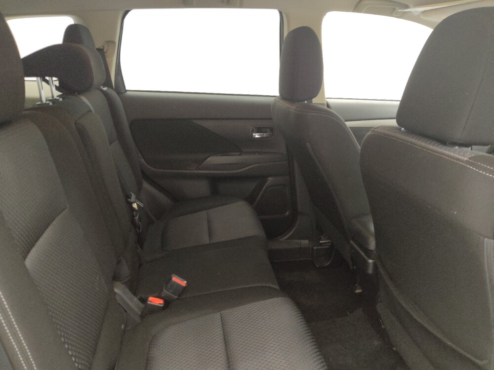 2018 Mitsubishi Outlander in Greenville, SC 29607 - 18110835 19