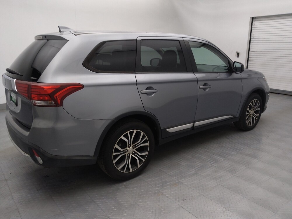 2018 Mitsubishi Outlander in Greenville, SC 29607 - 18110835 10
