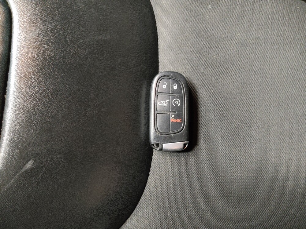 2019 Jeep Cherokee in Columbia, SC 29210 - 18110838 32