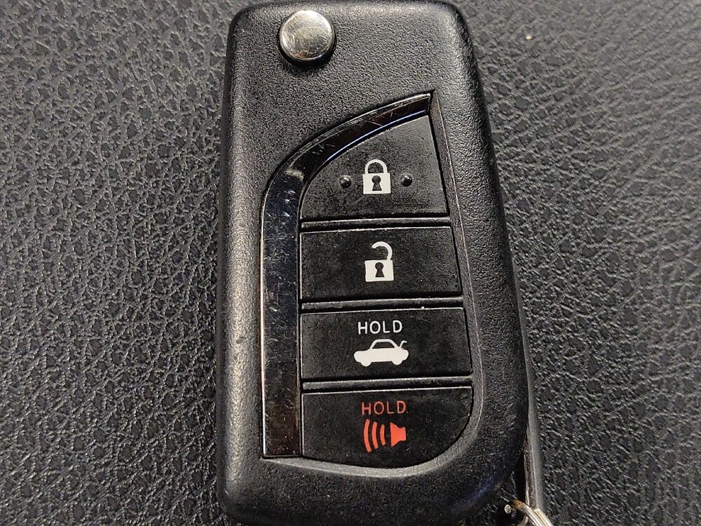 2018 Toyota Camry in San Antonio, TX 78238 - 18110887 32