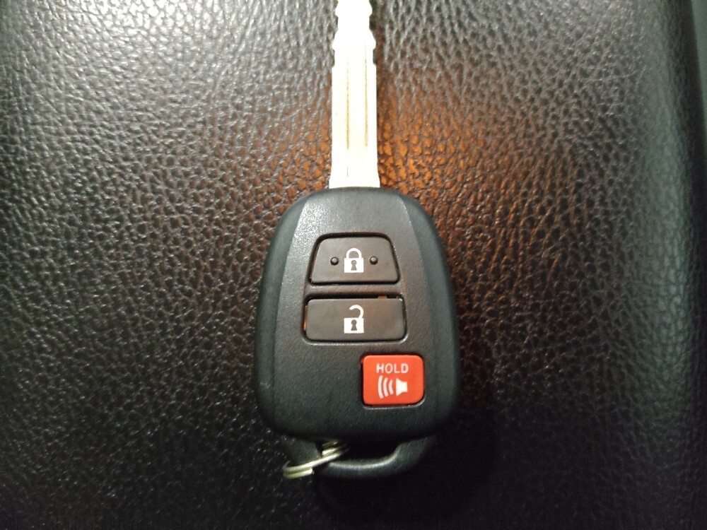 2018 Toyota RAV4 in Columbus, OH 43231 - 18110893 32