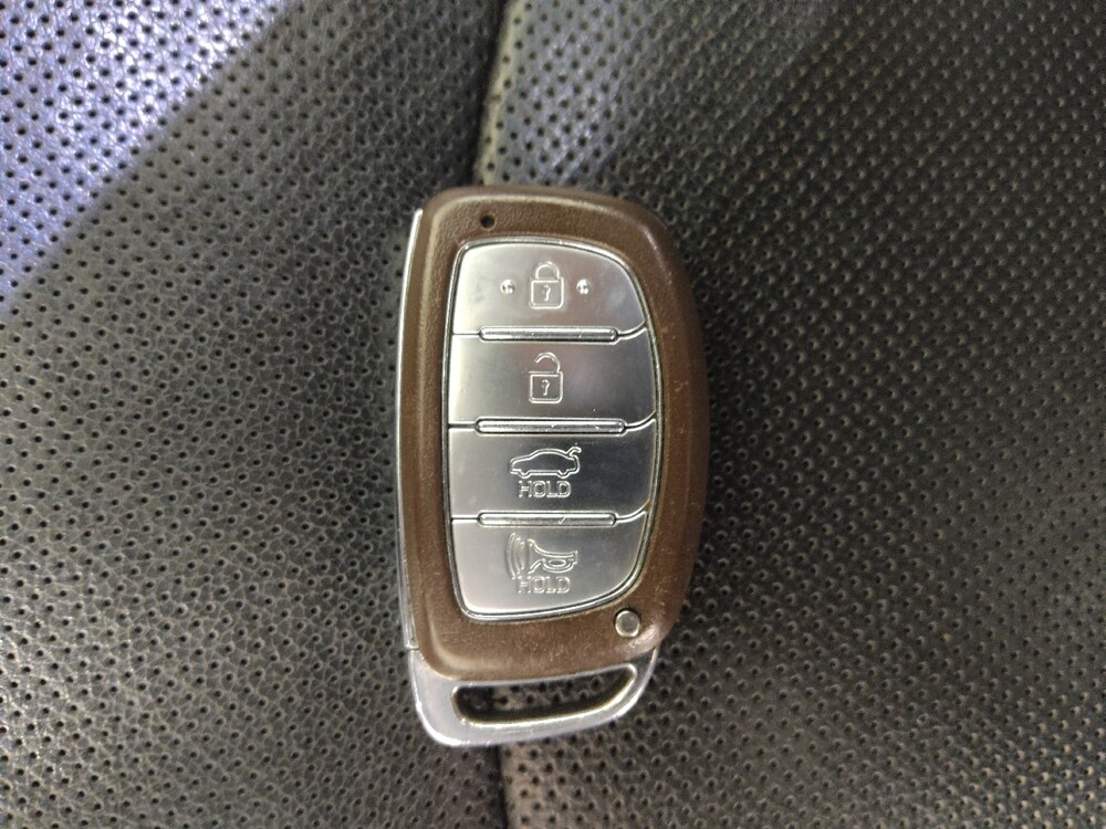 2018 Hyundai Sonata in Columbus, OH 43231 - 18110900 32