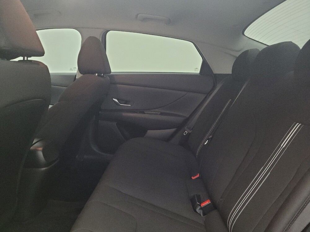 2021 Hyundai Elantra in Columbus, OH 43228 - 18110902 18