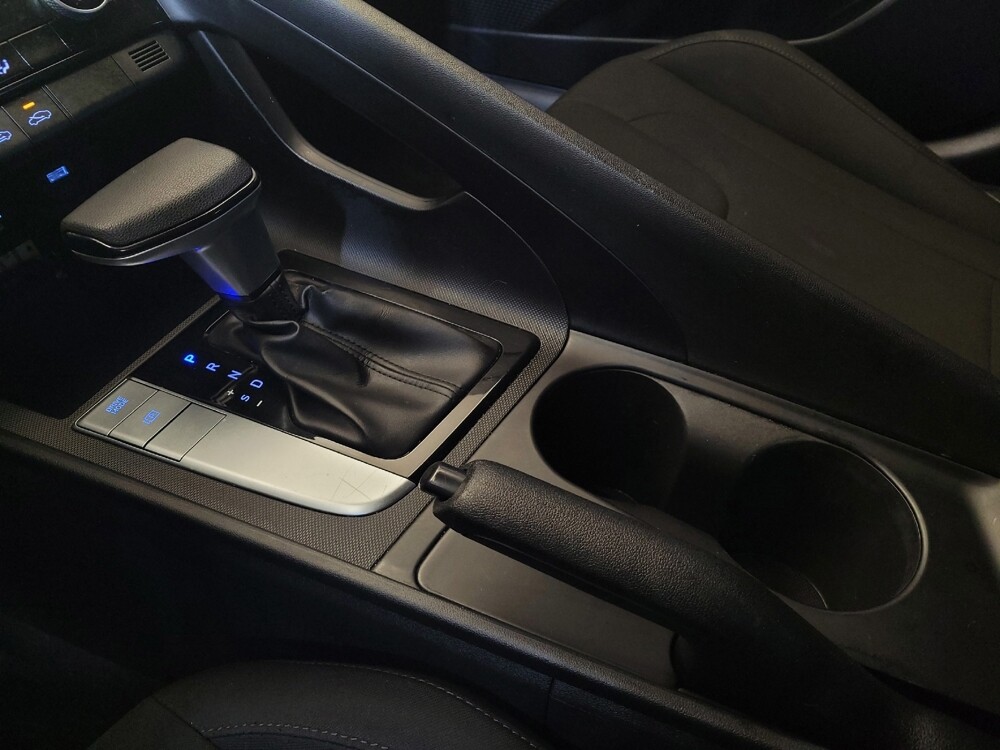 2021 Hyundai Elantra in Columbus, OH 43228 - 18110902 26