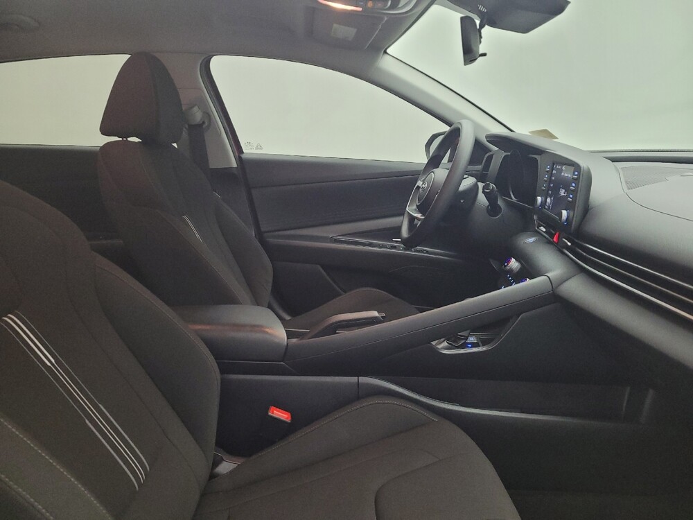 2021 Hyundai Elantra in Columbus, OH 43228 - 18110902 21