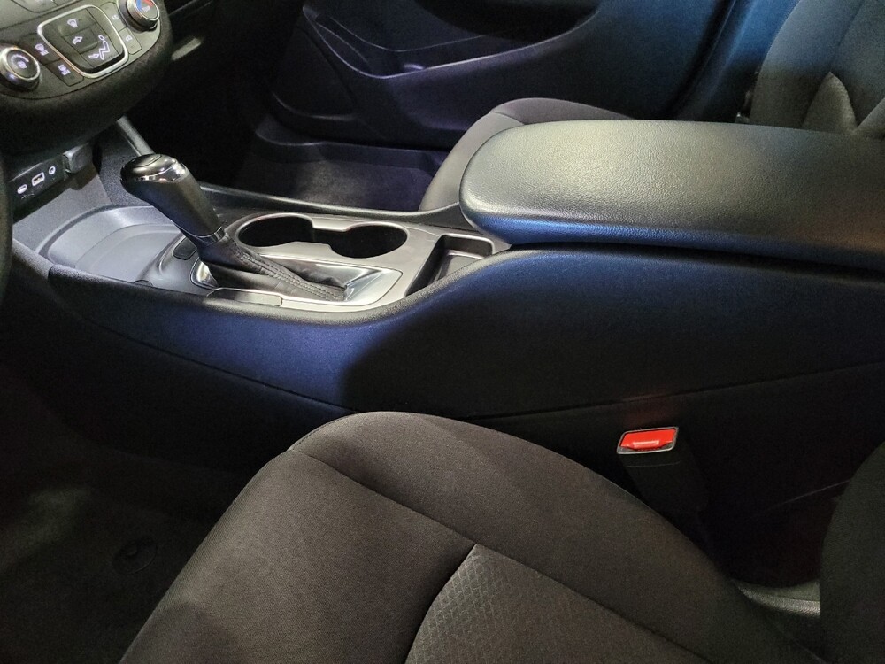 2020 Chevrolet Malibu in Plymouth Meeting, PA 19462 - 18110919 26