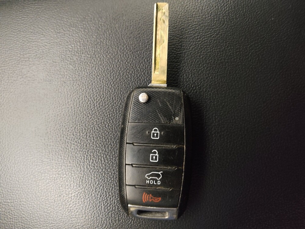 2018 Kia Sorento in Orlando, FL 32808 - 18110982 32