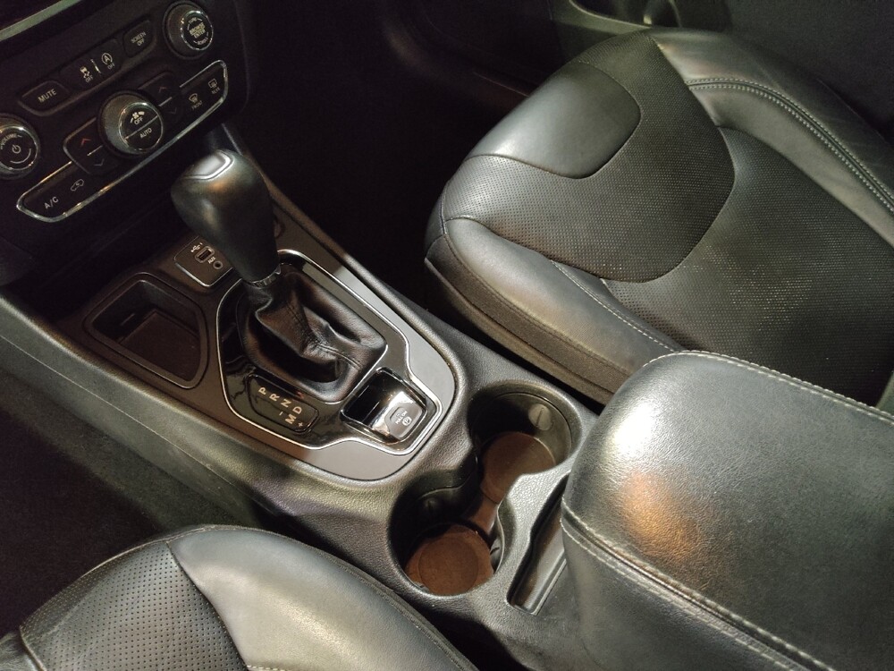 2020 Jeep Cherokee in Jacksonville, FL 32210 - 18111000 26