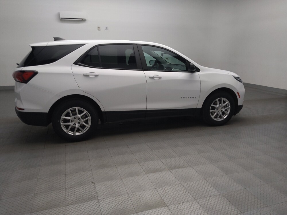 2022 Chevrolet Equinox in Fort Worth, TX 76116 - 18111061 10