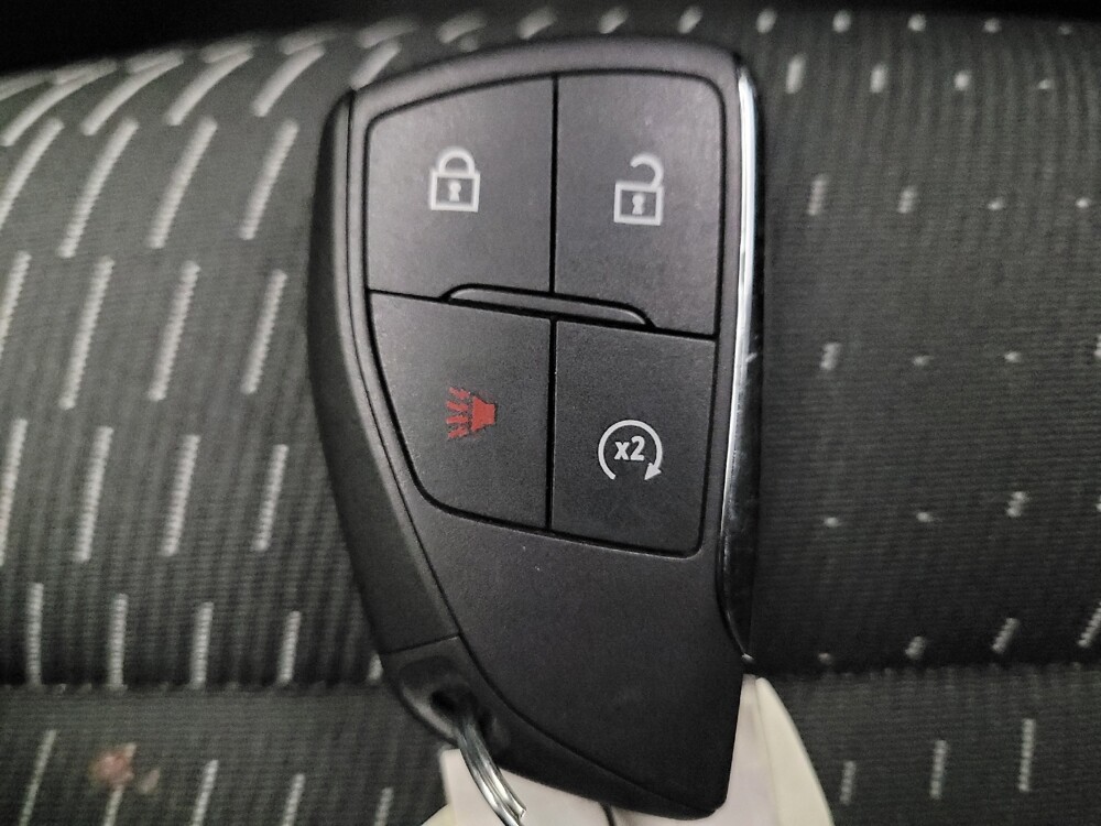 2025 Chevrolet Equinox in Montclair, CA 91763 - 18111075 32