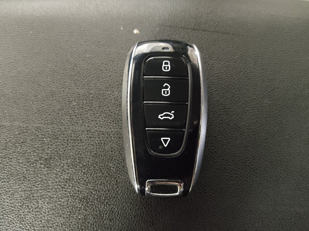 2019 Chevrolet Equinox in Union City, GA 30291 - 18111086 32