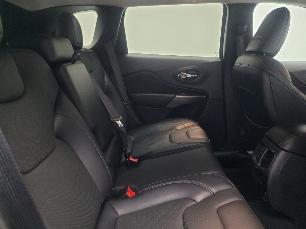 2021 Jeep Cherokee in Indianapolis, IN 46219 - 18111100 19