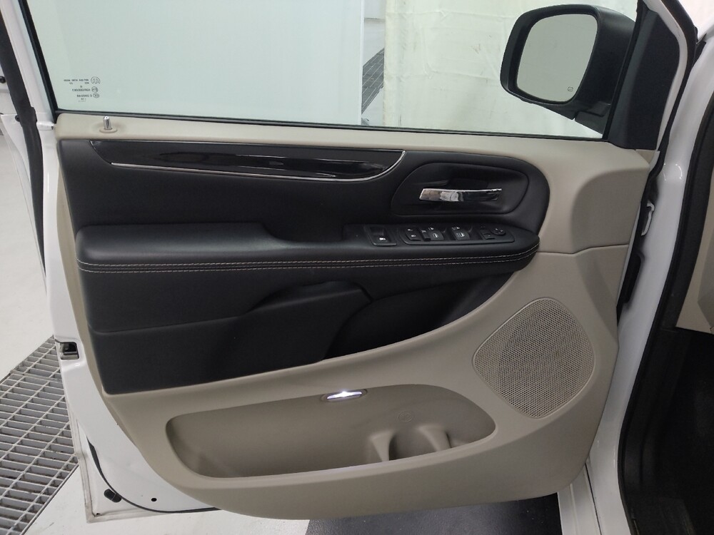 2019 Dodge Grand Caravan in St. Louis, MO 63125 - 18111114 27