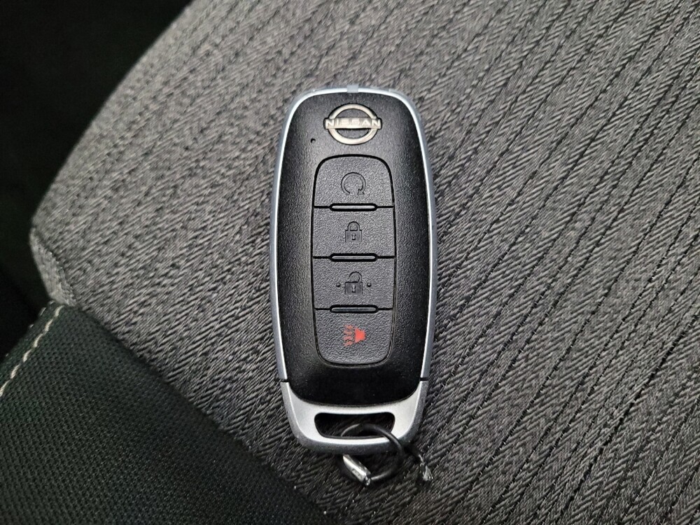 2023 Nissan Rogue in Downey, CA 90241 - 18111139 32