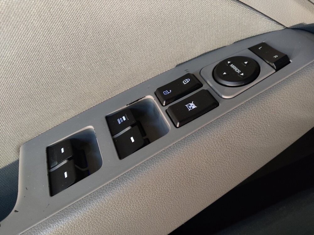 2018 Hyundai Elantra in Raleigh, NC 27604 - 18111162 27