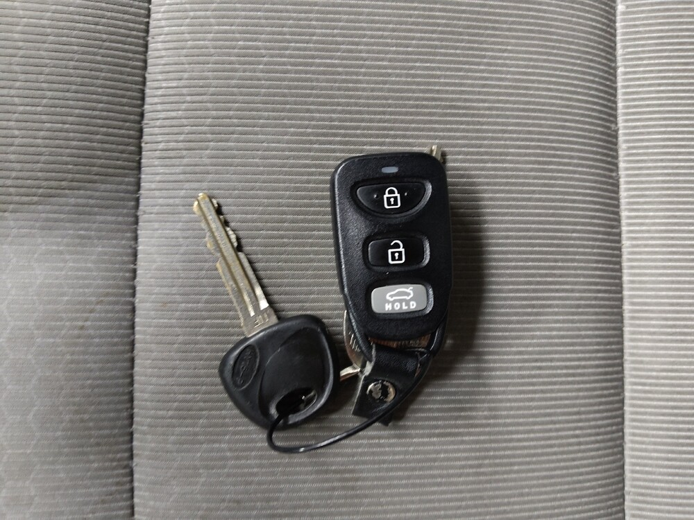 2018 Hyundai Elantra in Raleigh, NC 27604 - 18111162 32