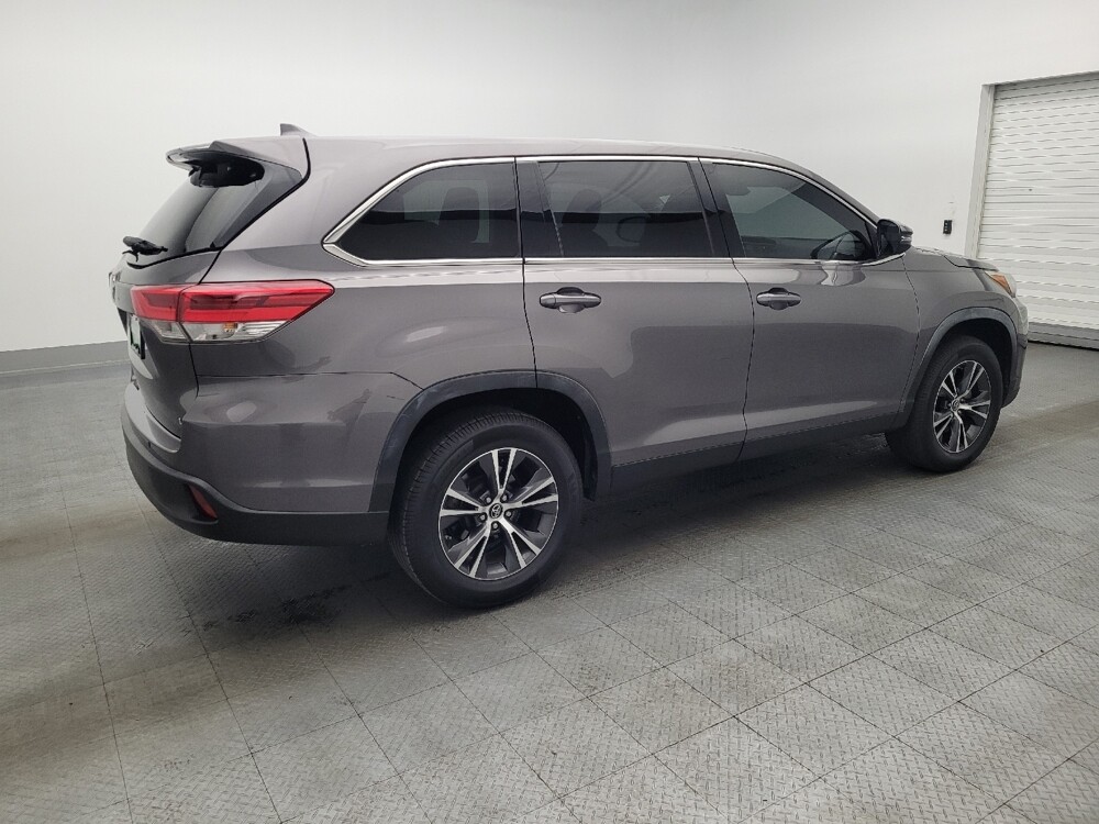 2019 Toyota Highlander in Pensacola, FL 32505 - 18111187 10