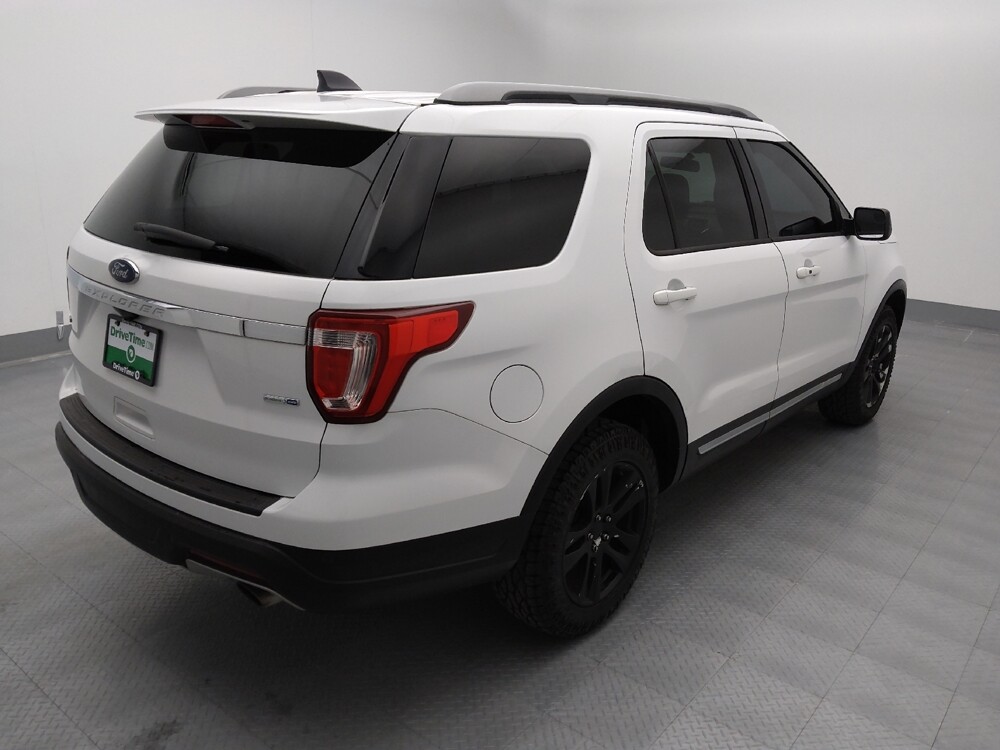 2018 Ford Explorer in Gladstone, MO 64118 - 18111200 9
